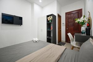 TV a/nebo společenská místnost v ubytování Bear's House Sư Vạn Hạnh