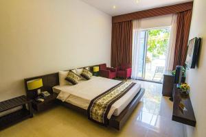 TV a/nebo společenská místnost v ubytování Ngoc Linh Luxury Hotel + 37 fotografií