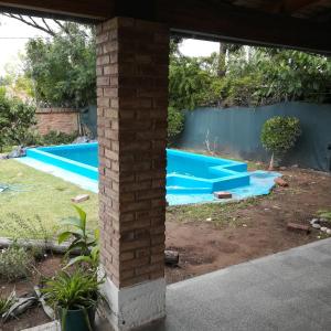 Swimmingpoolen hos eller tæt på La casita