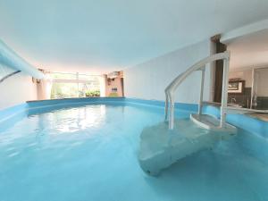 Πισίνα στο ή κοντά στο Gite de la Verrière, 12 personnes, 5 chambres