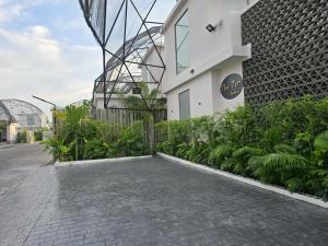 a walkway in front of a building with plants at The Ten Poolvilla Huahin in Hua Hin