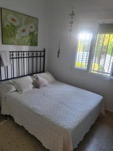 En eller flere senge i et værelse på Villa with pool in Matalascañas- Huelva + 16 billeder