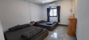a small room with two beds and a window at Sandy Homestay-Vĩnh Hy in Ninh Hải