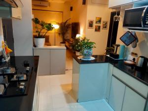 Gallery image of CASA ALOHA - stylish luxe 2bed 3bath luxury home in Mumbai