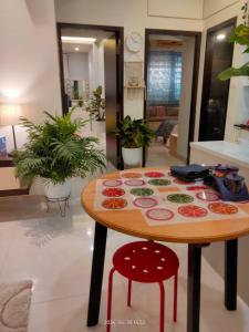 Gallery image of CASA ALOHA - stylish luxe 2bed 3bath luxury home in Mumbai +119 photos