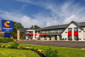 a front view of a hotel with a comfort inn at Comfort Inn in Charlottetown