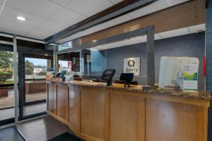 a lobby of a dental office with a reception counter at Quality Inn Westfield - Springfield in Westfield
