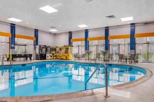 Bazén v ubytování Comfort Inn MSP Airport - Mall of America nebo v jeho okolí