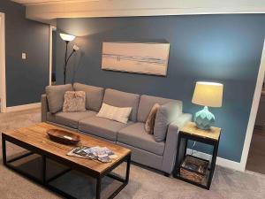 Billede fra billedgalleriet på Cozy Private Suite with HOT TUB fire pit and AC! i Hope