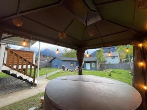 Billede fra billedgalleriet på Cozy Private Suite with HOT TUB fire pit and AC! i Hope