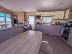 Fotografie z fotogalerie ubytování Modern 6 Berth Caravan With Free Wifi Nearby Pakefield Beach Ref 68028Cr v destinaci Lowestoft