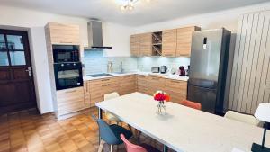 Nhà bếp/bếp nhỏ tại Maison de campagne mas Célestin