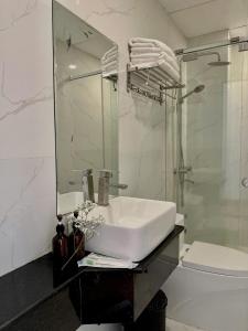 Koupelna v ubytování Moc Nha Minh Hotel Da Lat