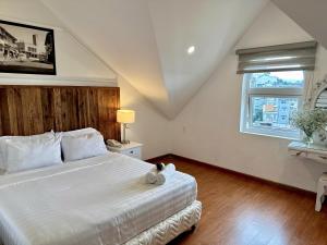 Postel nebo postele na pokoji v ubytování Moc Nha Minh Hotel Da Lat