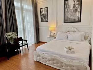 Postel nebo postele na pokoji v ubytování Moc Nha Minh Hotel Da Lat