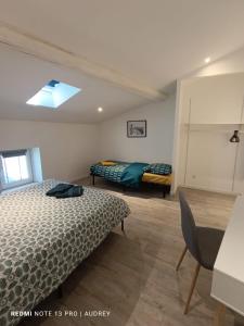 Katil atau katil-katil dalam bilik di KASA LORETTE - WIFI - TV - 2 chambres
