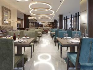 Posezení v ubytování Hotel Grand Havenwood suites Near Delhi Airport + 37 fotografií