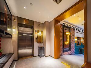 Dapur atau dapur kecil di James Joyce Xi'an Bell Tower Metro Station Muslim Street +37 gambar
