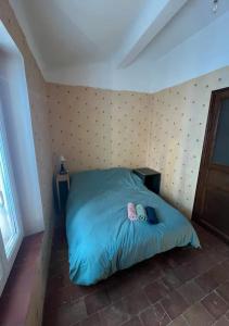 a bedroom with a bed in a room at centre ville2 in Marignane