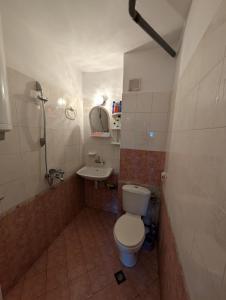 Ένα μπάνιο στο Panoramic apartment in charming village +20 φωτογραφίες