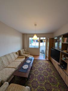 Μια τηλεόραση ή/και κέντρο ψυχαγωγίας στο Panoramic apartment in charming village
