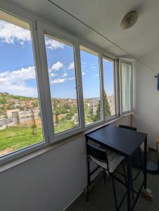 Μπαλκόνι ή βεράντα στο Panoramic apartment in charming village