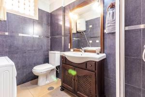 Kúpeľňa v ubytovaní Fantastic View Terrace Apt By Dream Homes Tenerife