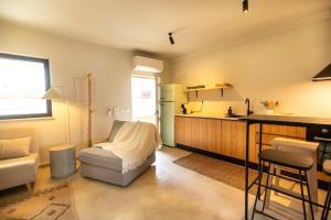 a kitchen with a couch and a table in a room at Vila Laura in Porto Covo