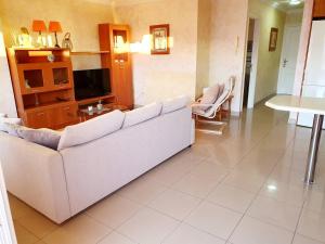 Televízia a/alebo spoločenská miestnosť v ubytovaní Fantastic View Terrace Apt By Dream Homes Tenerife