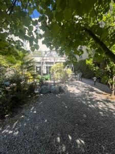 Zahrada ubytování Logis Hôtel Victor Hugo & Spa