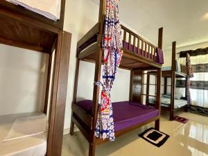 Postel nebo postele na pokoji v ubytování Curly Hostel Negombo + 37 fotografií