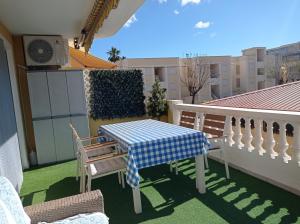 Balkón alebo terasa v ubytovaní Xaloc Solo Familias Serviplaya