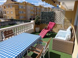 Balkón alebo terasa v ubytovaní Xaloc Solo Familias Serviplaya