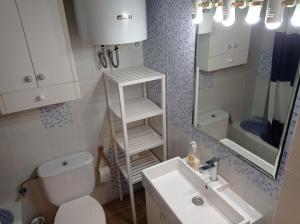 Kúpeľňa v ubytovaní Xaloc Solo Familias Serviplaya