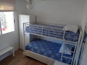 Posteľ alebo postele v izbe v ubytovaní Xaloc Solo Familias Serviplaya