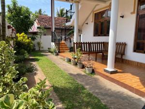 Zahrada ubytování BlissFam Villa & Hostel