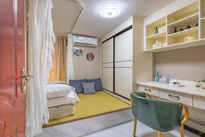 Ein Bett oder Betten in einem Zimmer der Unterkunft Guangzhou City Center Apartment