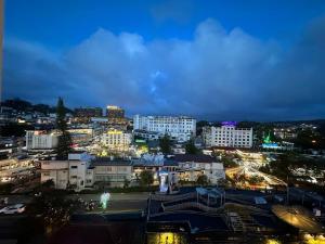 Nespecifikovaný výhled na destinaci Dalat nebo výhled na město při pohledu z hotelu