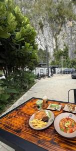 Makanan di atau berdekatan rumah percutian
