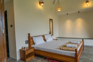 Postel nebo postele na pokoji v ubytování Rajlok Resort + 54 fotografií