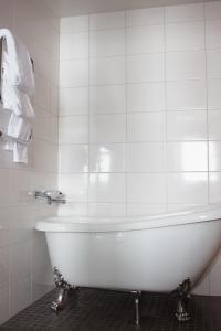 Koupelna v ubytování Hornavan Hotell + 37 fotografií