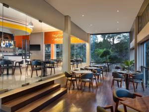 Um restaurante ou outro lugar para comer em Sheraton Bandung Hotel & Towers