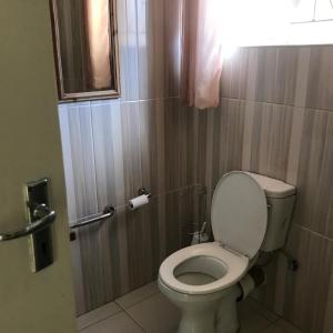 Phòng tắm tại Wales Suite