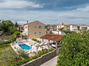 Bazén v ubytování Apartment Marina Kornić nebo v jeho okolí