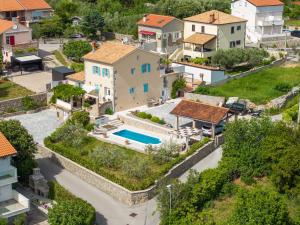Bazén v ubytování Apartment Marina Kornić nebo v jeho okolí
