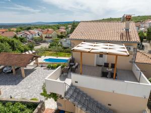 Bazén v ubytování Apartment Marina Kornić nebo v jeho okolí