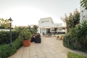 Κήπος έξω από το Apartamentos Blancala
