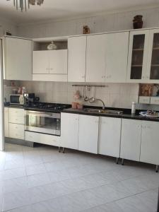 Kuchyň nebo kuchyňský kout v ubytování HOME di Pia