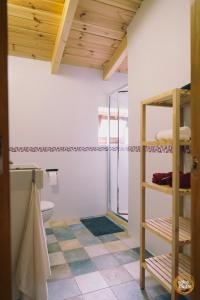 a bathroom with a toilet and a glass shower at Nidos del Buitre - Apartamentos Rurales in Valencia de Alcántara +39 photos