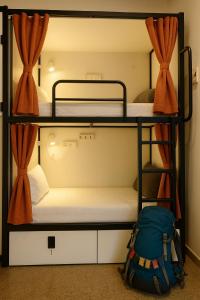 Postel nebo postele na pokoji v ubytování The Metrostay at New Delhi Railway station